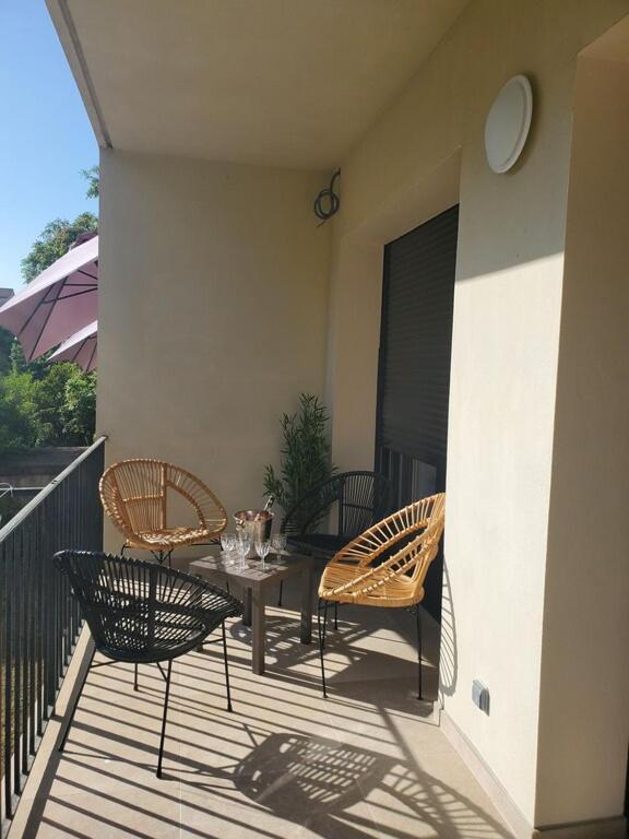 Apartment T3 Calme Ensoleille Parking Prive Sartene (Corsica)