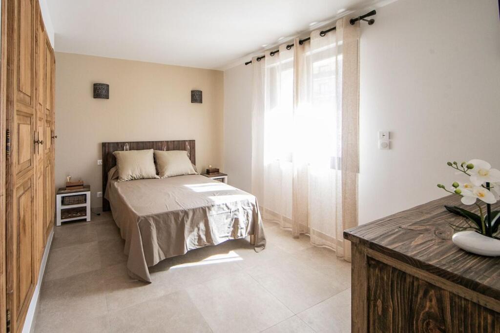 Apartment T3 Calme Ensoleille Parking Prive *